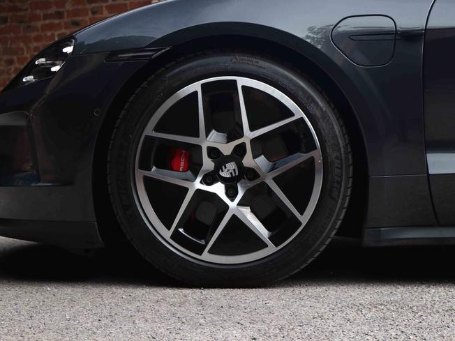 PORSCHE Taycan Photo 29