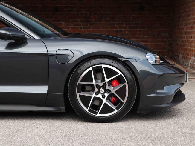 PORSCHE Taycan Photo 30