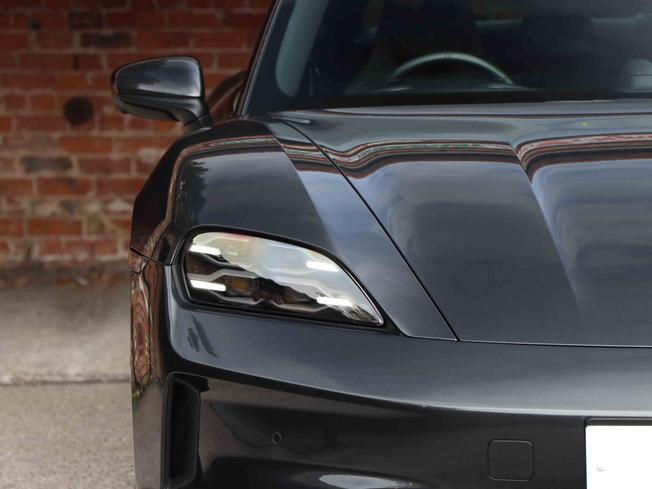 PORSCHE Taycan Photo 31