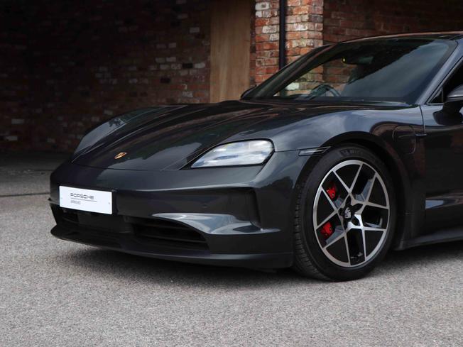 PORSCHE Taycan Photo 34
