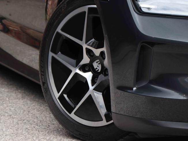 PORSCHE Taycan Photo 36