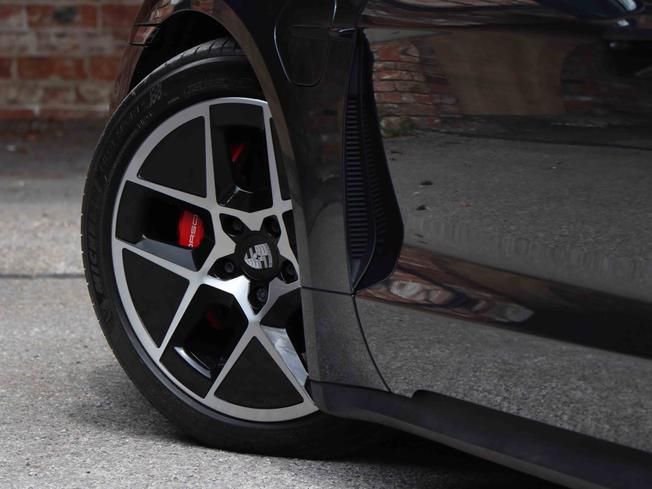 PORSCHE Taycan Photo 37