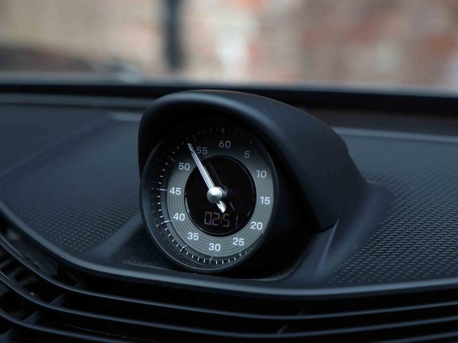 PORSCHE Taycan Photo 39