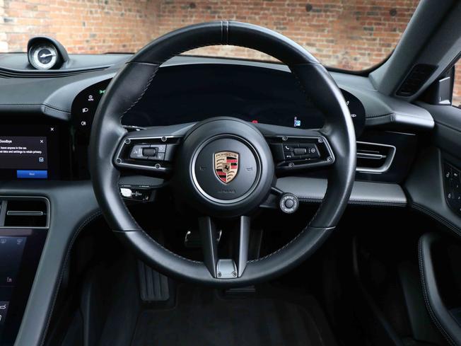 PORSCHE Taycan Photo 40