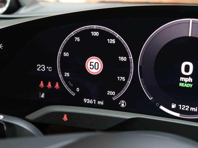 PORSCHE Taycan Photo 41