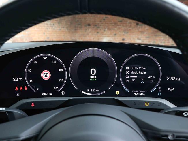 PORSCHE Taycan Photo 43