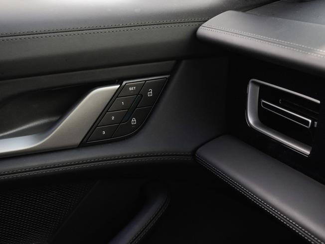 PORSCHE Taycan Photo 40