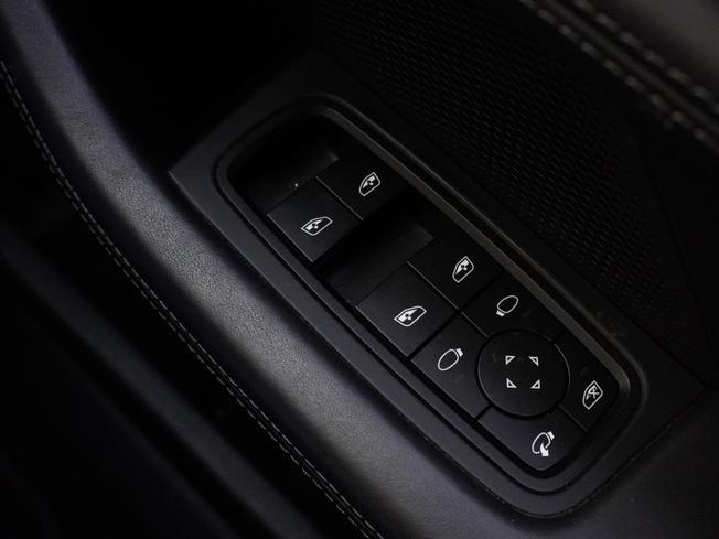 PORSCHE Taycan Photo 42