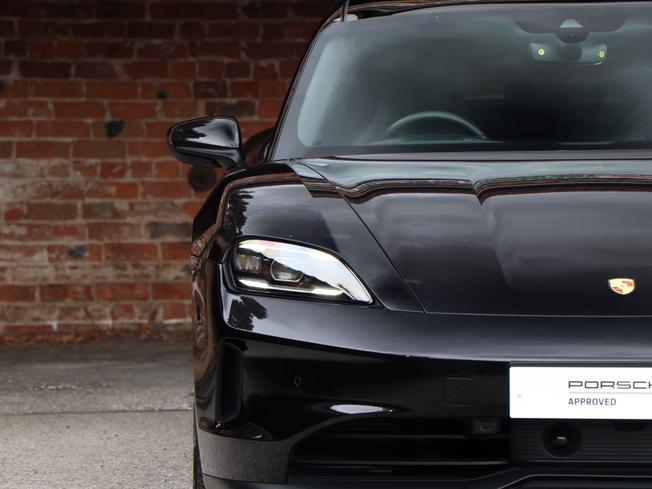 PORSCHE Taycan Photo 10