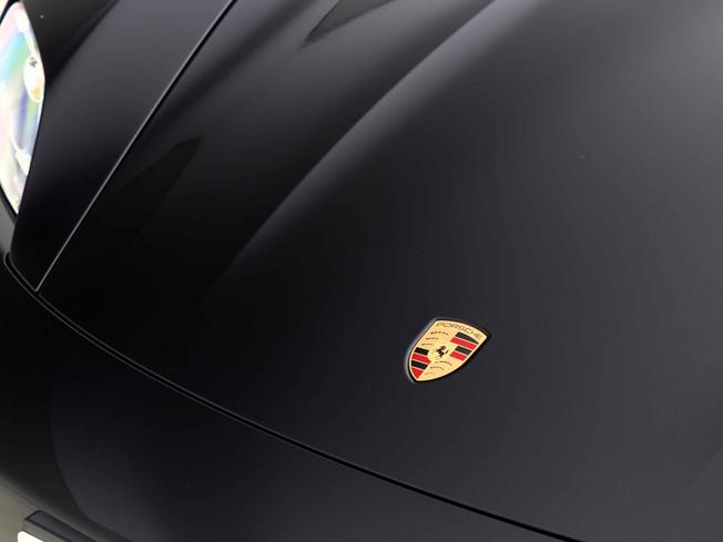 PORSCHE Taycan Photo 16