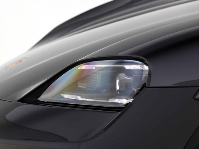 PORSCHE Taycan Photo 18