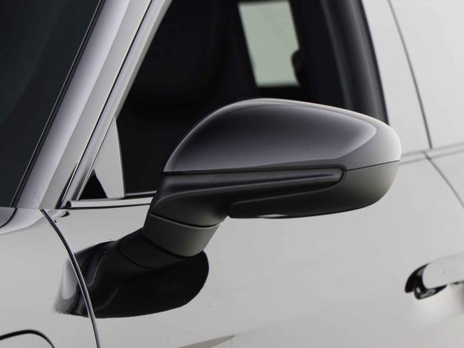 PORSCHE Taycan Photo 19