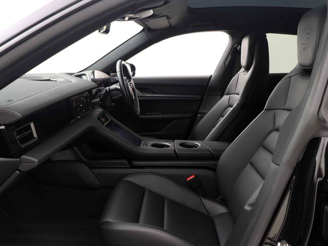 PORSCHE Taycan Photo 27