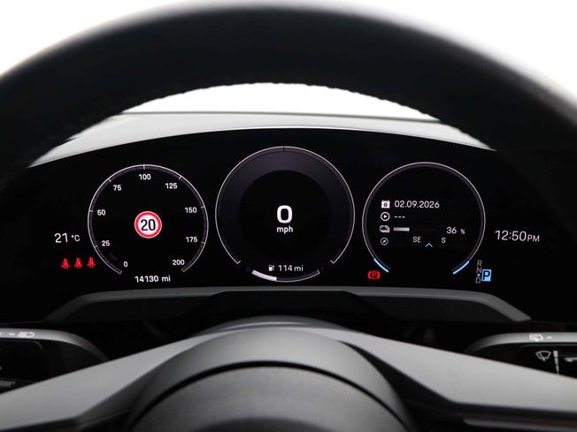 PORSCHE Taycan Photo 38