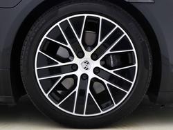 PORSCHE Taycan Photo 4