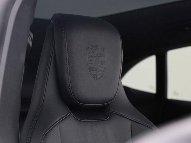 PORSCHE Taycan Photo 50