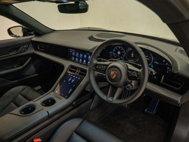 PORSCHE Taycan Photo 10