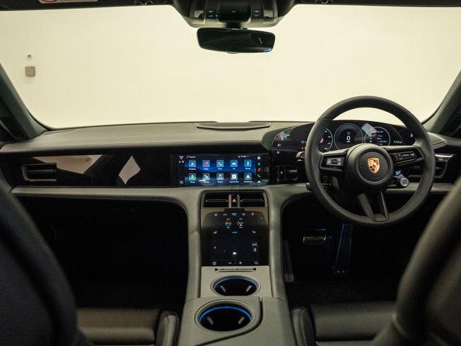 PORSCHE Taycan Photo 11