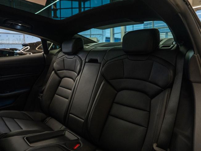 PORSCHE Taycan Photo 14