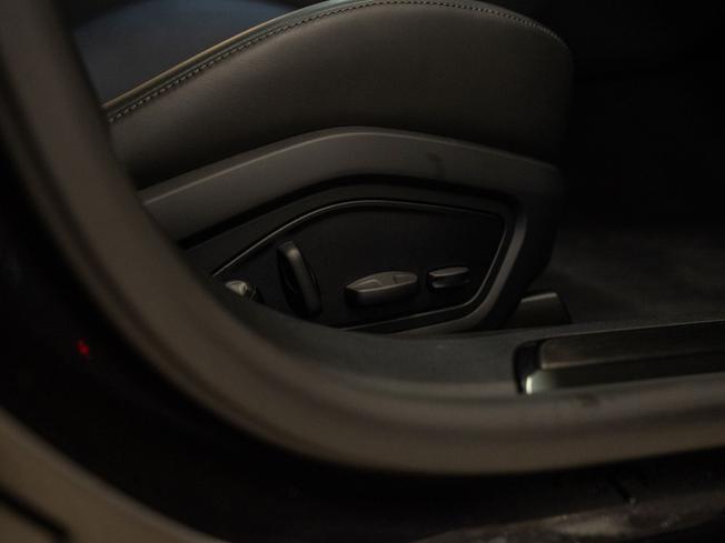 PORSCHE Taycan Photo 26