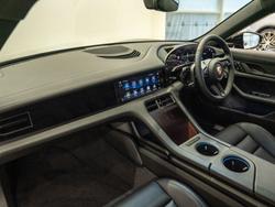 PORSCHE Taycan Photo 3