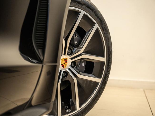 PORSCHE Taycan Photo 30