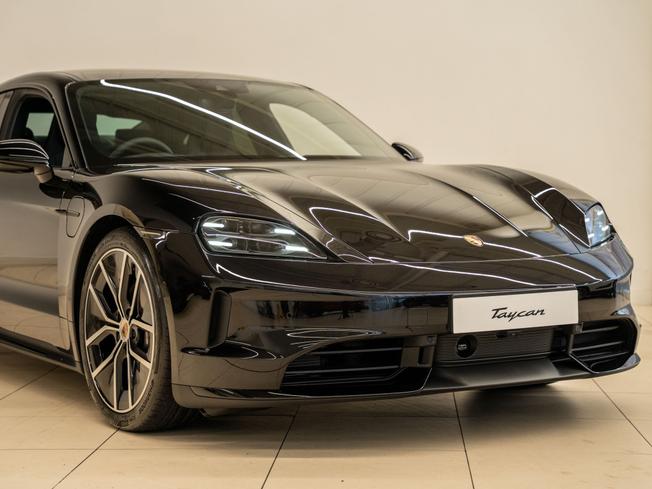 PORSCHE Taycan Photo 38