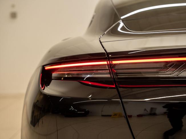PORSCHE Taycan Photo 39