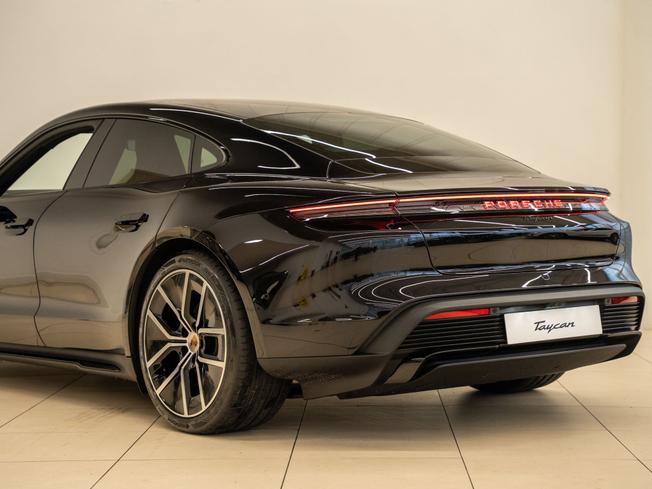 PORSCHE Taycan Photo 40