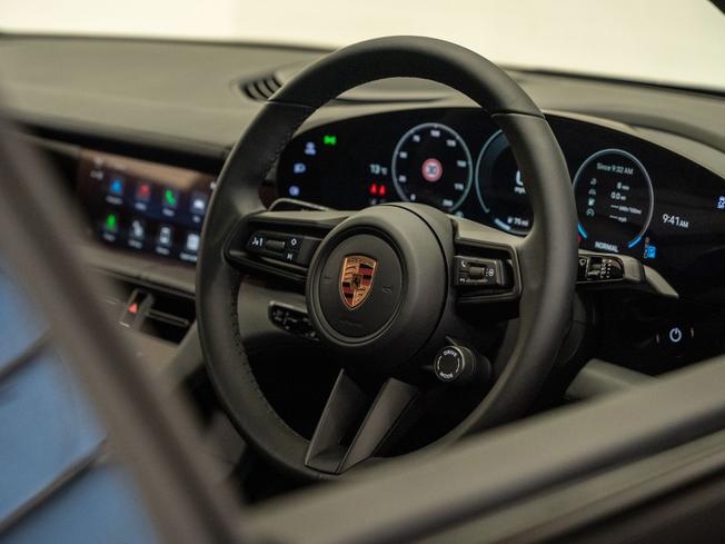 PORSCHE Taycan Photo 9