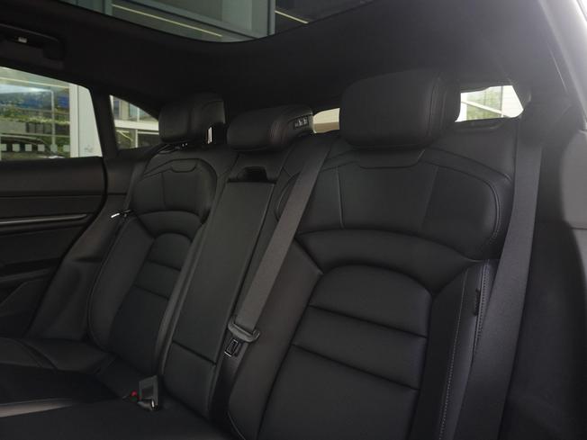 PORSCHE Taycan Photo 11