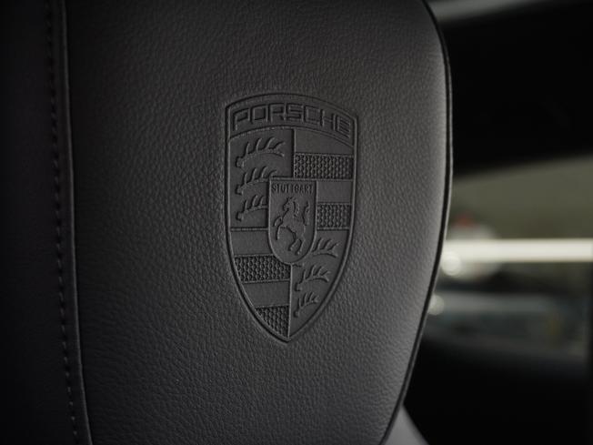 PORSCHE Taycan Photo 12