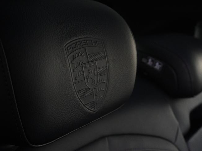 PORSCHE Taycan Photo 13