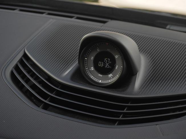 PORSCHE Taycan Photo 32