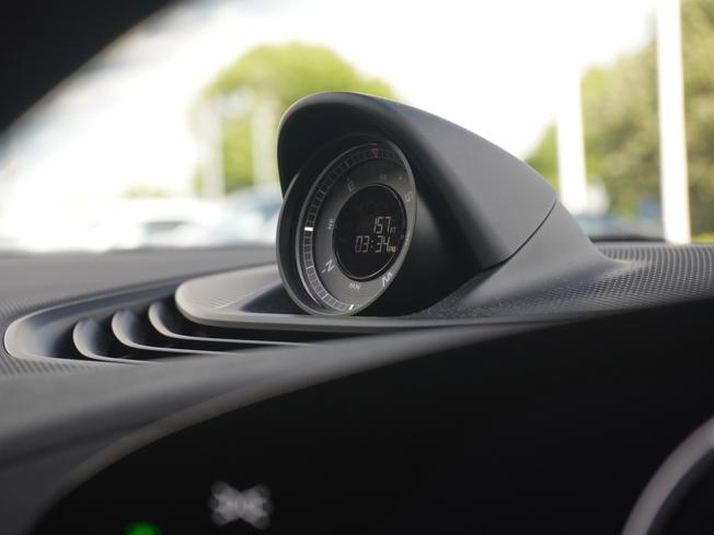 PORSCHE Taycan Photo 38