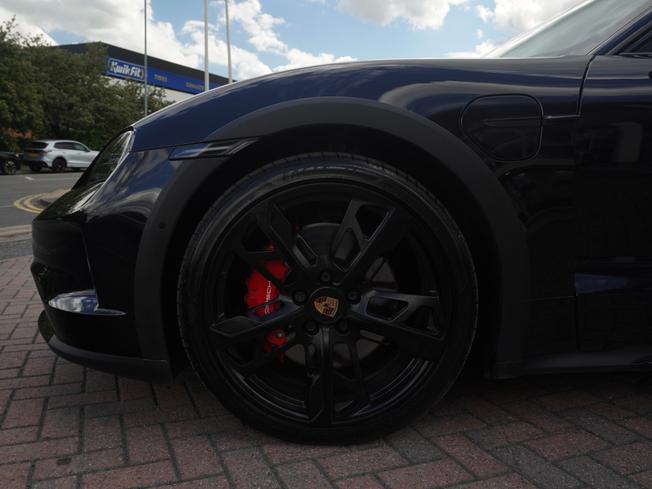 PORSCHE Taycan Photo 4
