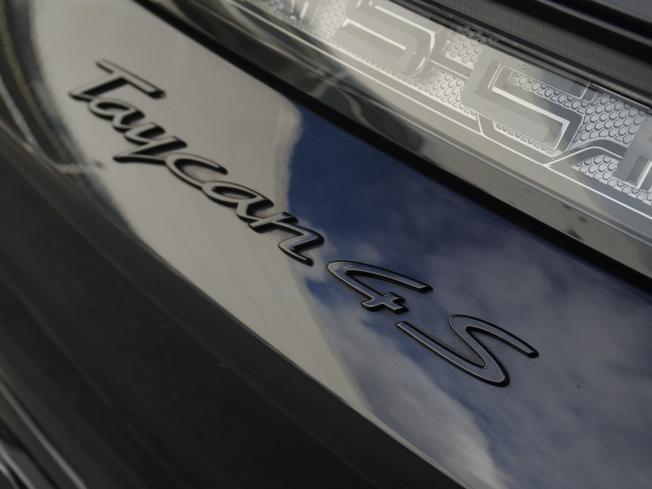 PORSCHE Taycan Photo 41