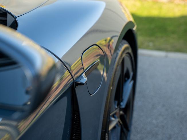 PORSCHE Taycan Photo 24