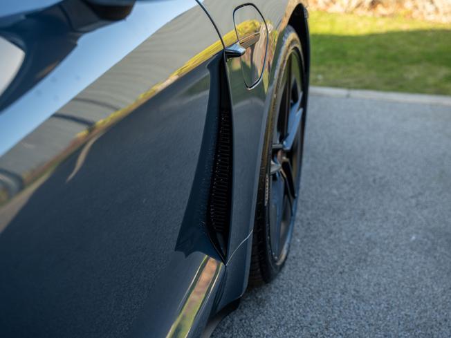 PORSCHE Taycan Photo 25