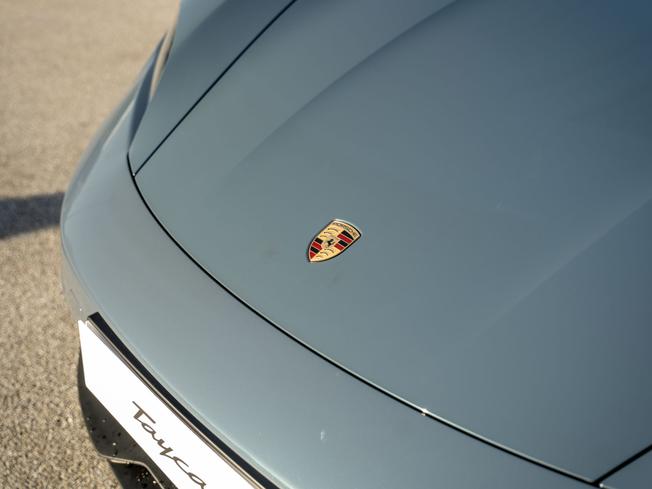 PORSCHE Taycan Photo 32