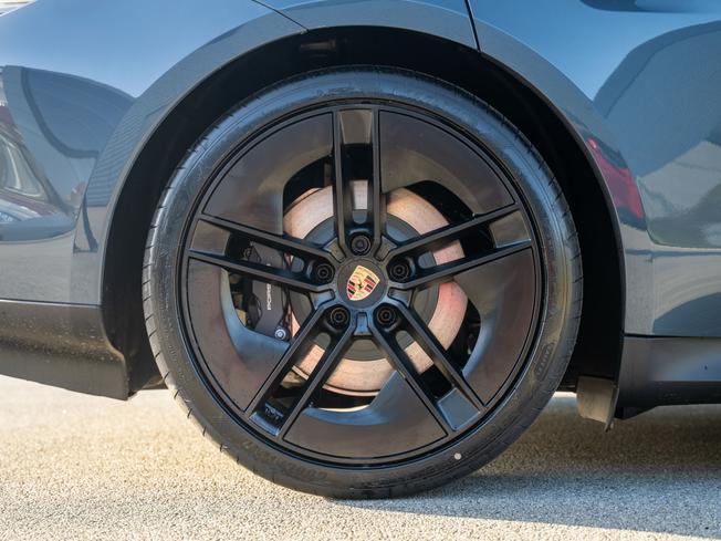 PORSCHE Taycan Photo 4