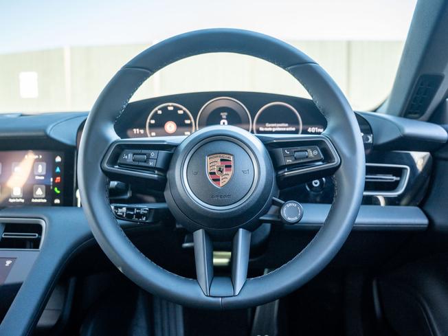 PORSCHE Taycan Photo 8