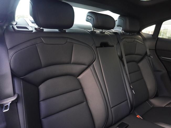 PORSCHE Taycan Photo 10