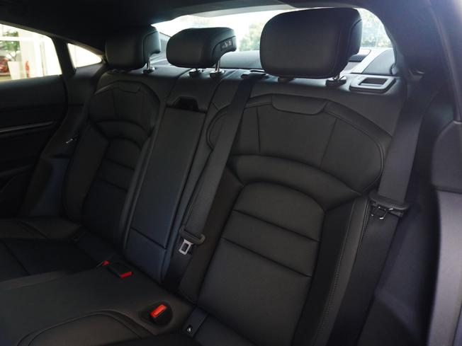 PORSCHE Taycan Photo 11