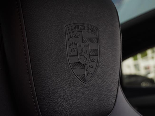 PORSCHE Taycan Photo 14