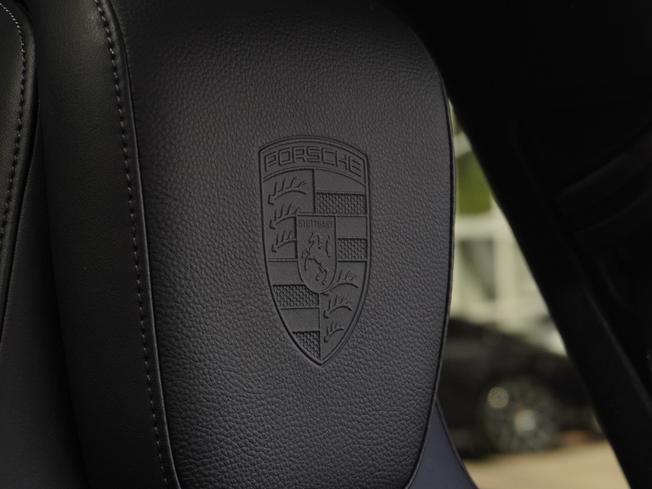 PORSCHE Taycan Photo 15