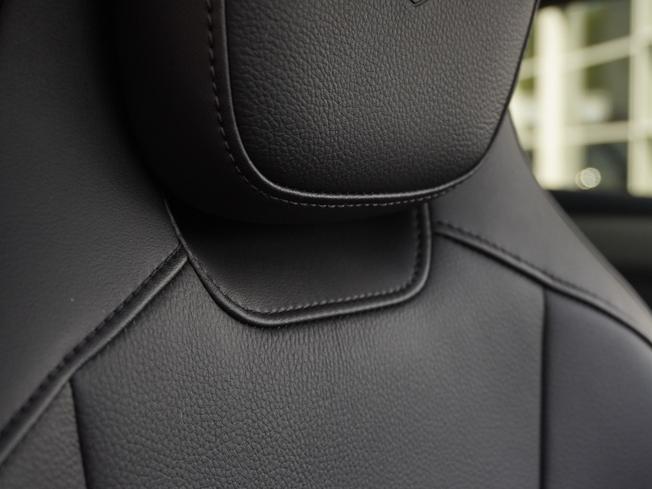 PORSCHE Taycan Photo 17