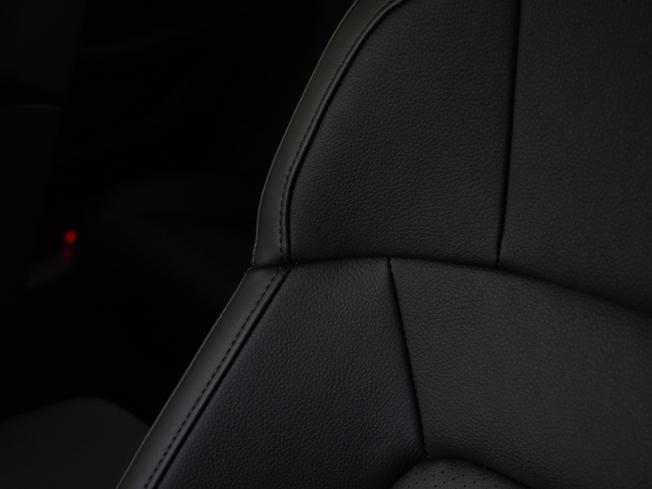 PORSCHE Taycan Photo 19