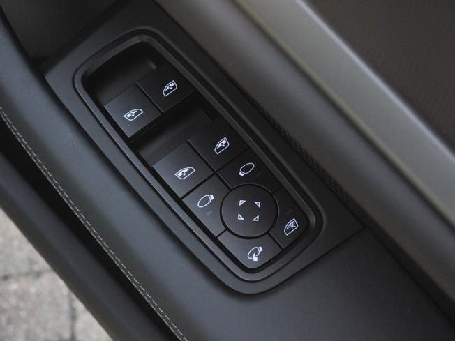 PORSCHE Taycan Photo 30