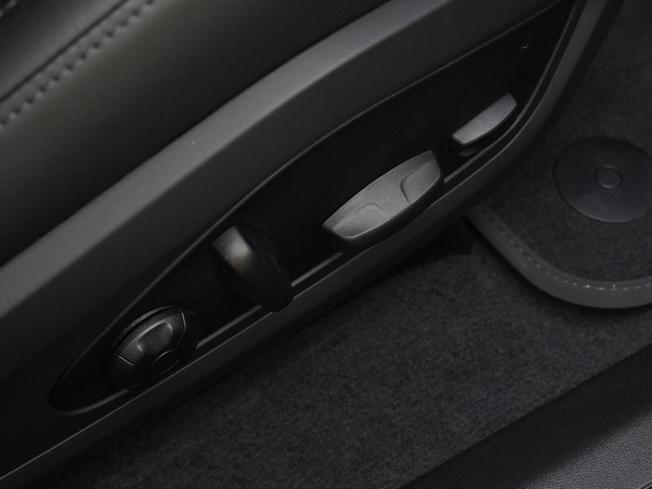 PORSCHE Taycan Photo 33